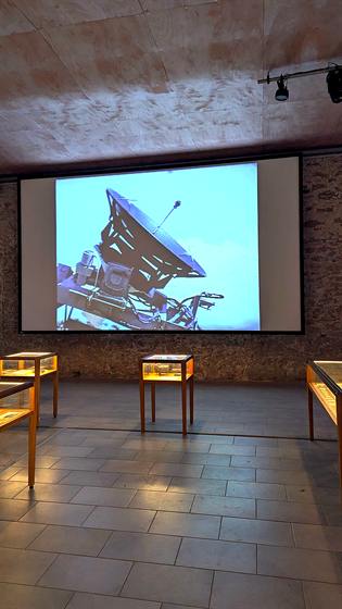 Projection of a tracking dish above vitrines